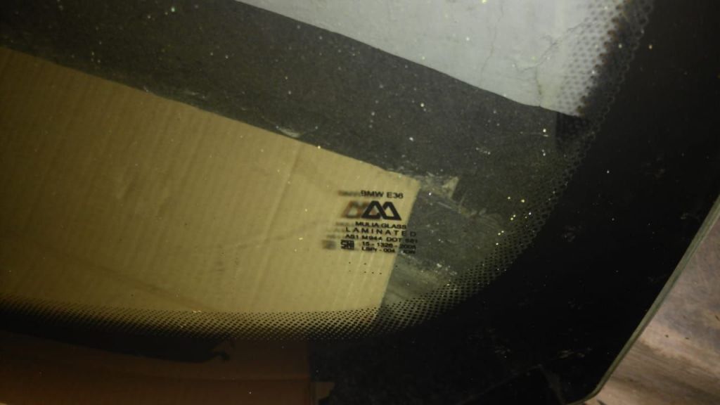 Kaca Depan BMW E36 Mulia Glass