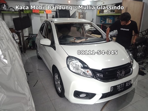 Pemasangan Kaca Depan Honda Brio di Bandung Murah dan Bergaransi (Ujungberung, 4 September 2018)